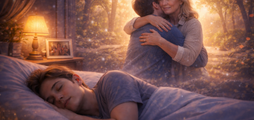 Śpiący dorosły mężczyzna, nad którym pojawia się wizja ciepłego uścisku z matką w słonecznej, spokojnej scenerii pełnej miękkiego światła